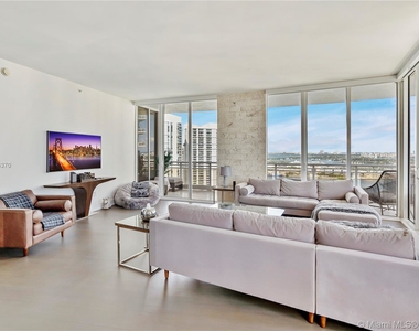 901 Brickell Key Blvd - Photo Thumbnail 11