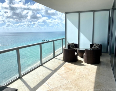 17121 Collins Ave - Photo Thumbnail 5