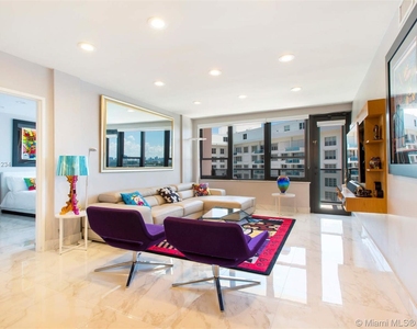 5225 Collins Ave - Photo Thumbnail 4