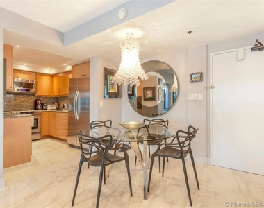 5225 Collins Ave - Photo Thumbnail 5