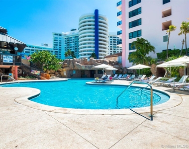 5225 Collins Ave - Photo Thumbnail 29