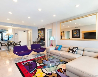 5225 Collins Ave - Photo Thumbnail 3