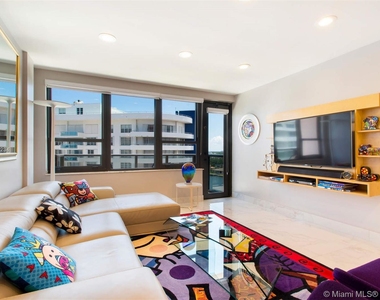 5225 Collins Ave - Photo Thumbnail 0