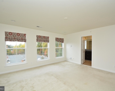 3028 Rittenhouse Circle - Photo Thumbnail 75