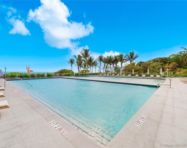 8701 Collins Ave - Photo Thumbnail 28