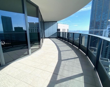 1000 Brickell Plaza - Photo Thumbnail 7