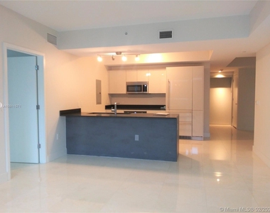 1010 Brickell Ave - Photo Thumbnail 16