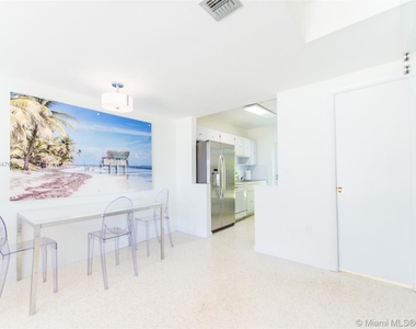 881 Ocean Dr - Photo Thumbnail 17