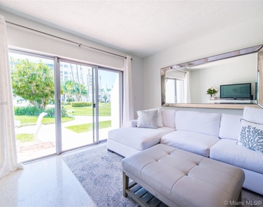 881 Ocean Dr - Photo Thumbnail 4