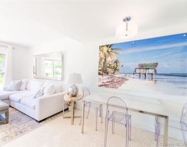 881 Ocean Dr - Photo Thumbnail 15