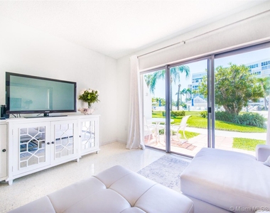 881 Ocean Dr - Photo Thumbnail 7