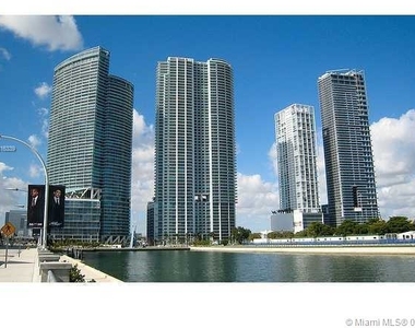 900 Biscayne Blvd - Photo Thumbnail 1