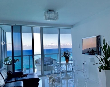 17121 Collins Ave - Photo Thumbnail 13