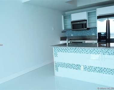 888 Biscayne Blvd - Photo Thumbnail 6