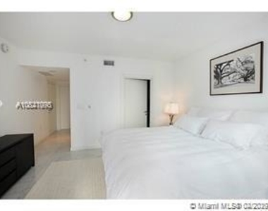 200 Biscayne Boulevard Way - Photo Thumbnail 2