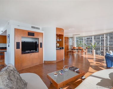 2025 Brickell Ave - Photo Thumbnail 16