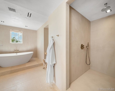 7954 Fisher Island Dr - Photo Thumbnail 24