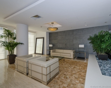 881 Ocean Dr - Photo Thumbnail 7