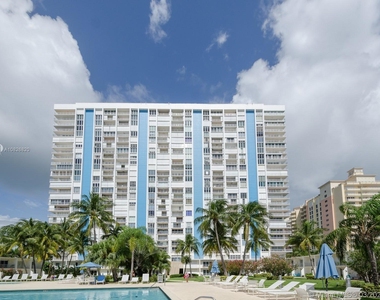 881 Ocean Dr - Photo Thumbnail 16