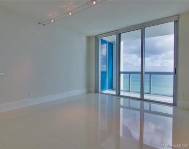 6899 Collins Ave - Photo Thumbnail 15