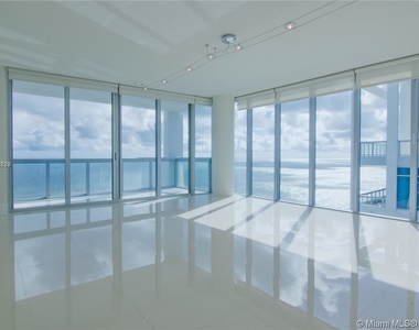 6899 Collins Ave - Photo Thumbnail 3