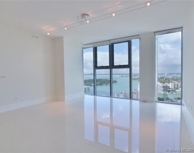 6899 Collins Ave - Photo Thumbnail 10