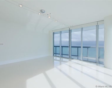 6899 Collins Ave - Photo Thumbnail 5