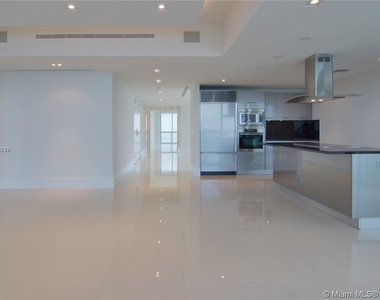 6899 Collins Ave - Photo Thumbnail 24