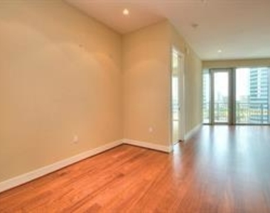 1600 Post Oak Boulevard - Photo Thumbnail 4