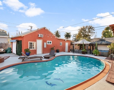 6213 Tujunga Ave - Photo Thumbnail 20