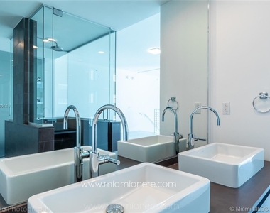 1040 Biscayne Blvd Apt 2104 - Photo Thumbnail 64