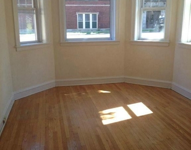 2204 W Foster Apt 2 - Photo Thumbnail 7