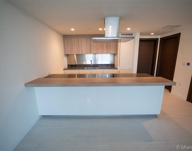 1000 Brickell Plz Unit 3411 - Photo Thumbnail 8