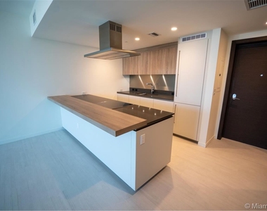 1000 Brickell Plz Unit 3411 - Photo Thumbnail 6