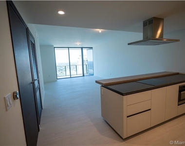 1000 Brickell Plz Unit 3411 - Photo Thumbnail 3