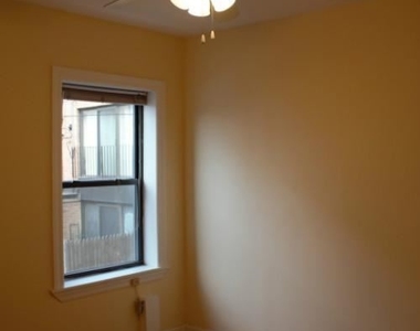 3722 N Pine Grove Apt 1w - Photo Thumbnail 3