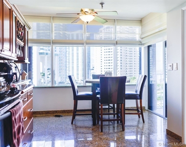 520 Brickell Key Dr - Photo Thumbnail 20