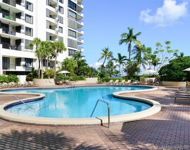 520 Brickell Key Dr - Photo Thumbnail 59