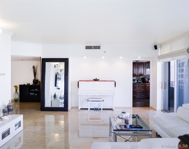 520 Brickell Key Dr - Photo Thumbnail 10