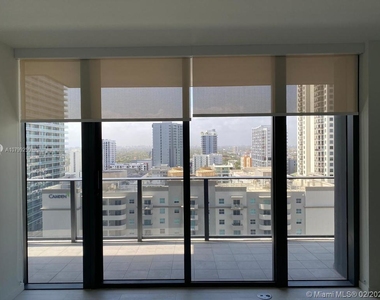 1000 Brickell Plaza - Photo Thumbnail 1