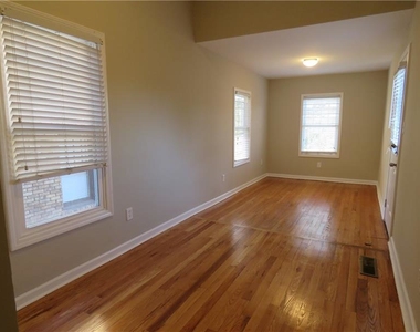 655 Kennesaw Avenue Ne - Photo Thumbnail 4