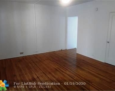 8910 Collins Ave - Photo Thumbnail 17