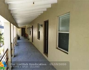 8910 Collins Ave - Photo Thumbnail 5