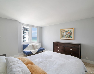 2301 Collins Ave - Photo Thumbnail 9