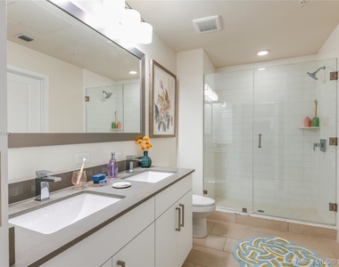 2701 Biscayne Blvd Apt 2107 - Photo Thumbnail 12