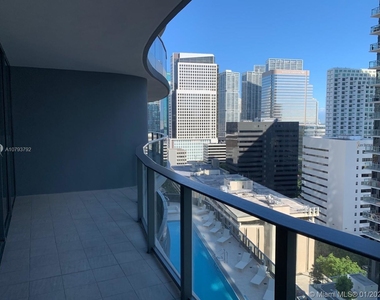 1000 Brickell Plaza - Photo Thumbnail 2