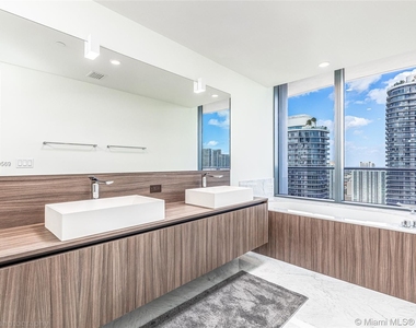 1000 Brickell Plaza - Photo Thumbnail 39