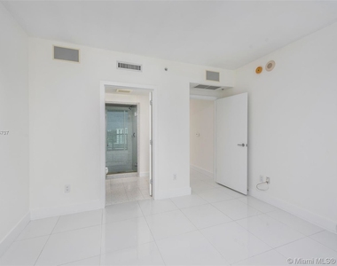 3801 Collins Ave - Photo Thumbnail 83