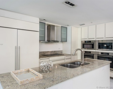 3801 Collins Ave - Photo Thumbnail 23