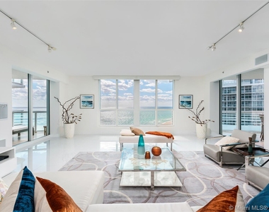 3801 Collins Ave - Photo Thumbnail 0